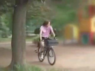 Japans ms masturbated terwijl rijden een specially modified vies klem bike!