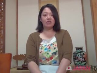 चब्बी अडल्ट जपानीस femme fatale प्यार करता है शिश्न indoors और सड़क पर